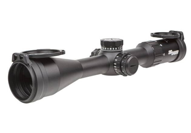 High-Performance Black Rifle Scope with fast-focus eyepiece for precision aiming and optimal light transmission.