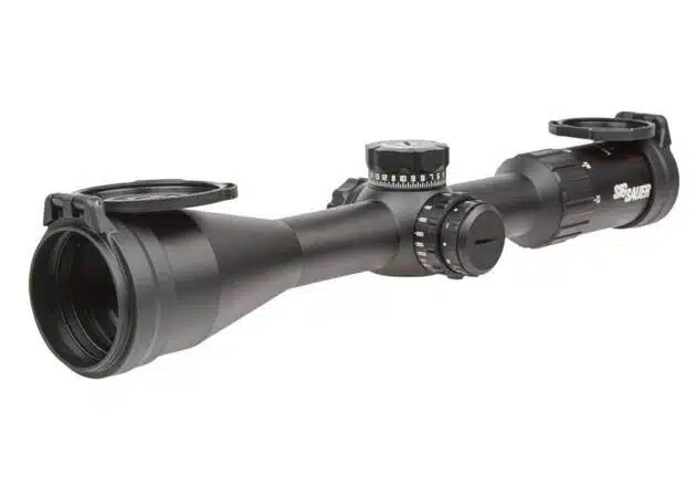 High-Performance Black Rifle Scope with fast-focus eyepiece for precision aiming and optimal light transmission.