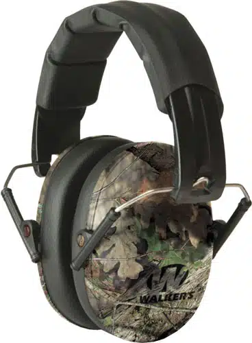 Camouflage earmuffs for hunting, providing comfort and sound protection in outdoor environments.